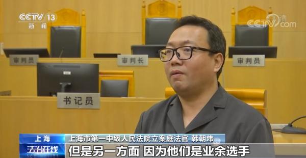 籃球比賽上籃犯規規則視頻_視頻籃球規則上籃犯規比賽_上籃過程中的犯規