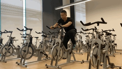 健身用的斜坡板叫什么_健身房斜板怎么用_健身房斜坡運動器材