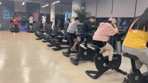 健身用的斜坡板叫什么_健身房斜板怎么用_健身房斜坡運動器材