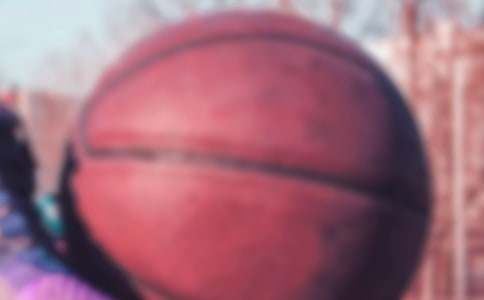 運動規則解析：持球移動違例與非法運球