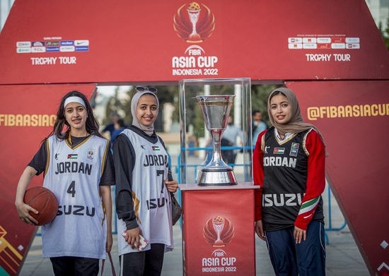 J9 集團攜手 FIBA 亞洲杯冠軍獎杯