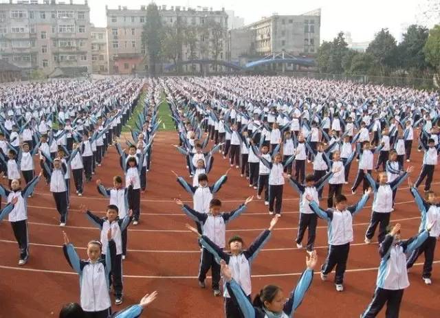 程瀟跳學生廣播體操_學校體操廣播叫啥名_學生跳的廣播體操