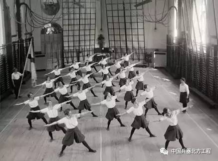 學校體操廣播叫啥名_學生跳的廣播體操_程瀟跳學生廣播體操