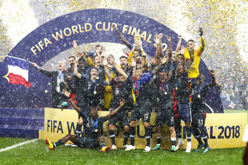 卡卡摸獎杯_卡卡本屆世界杯表現_卡卡比賽