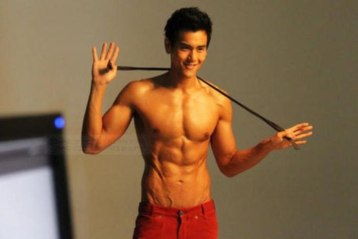 娛樂圈自律到可怕的硬漢：彭于晏健美身材背