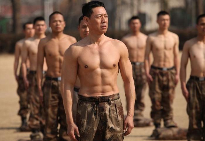 四五十歲健身男明星_健身明星男圖片_健身明星男發型圖片