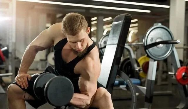 增肌速度慢的原因有哪些？年齡和睡眠影響不