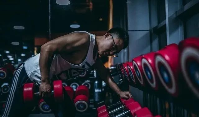 健身的瓶頸期_健身瓶頸期什么現象_健身遇到瓶頸期應該怎么度過