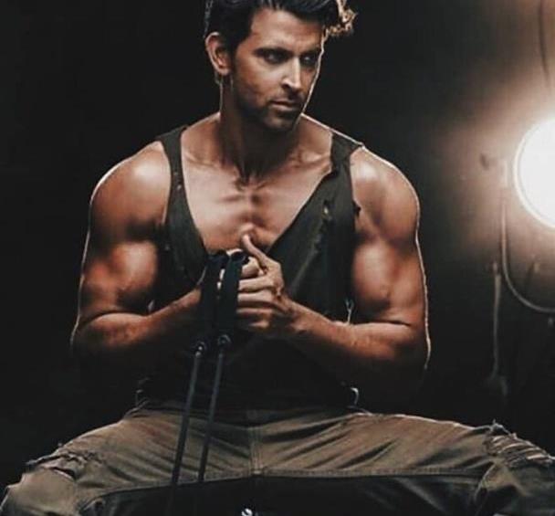 印度頂級男星個個都是健身狂魔三大汗年過50歲身材管理依然一流
