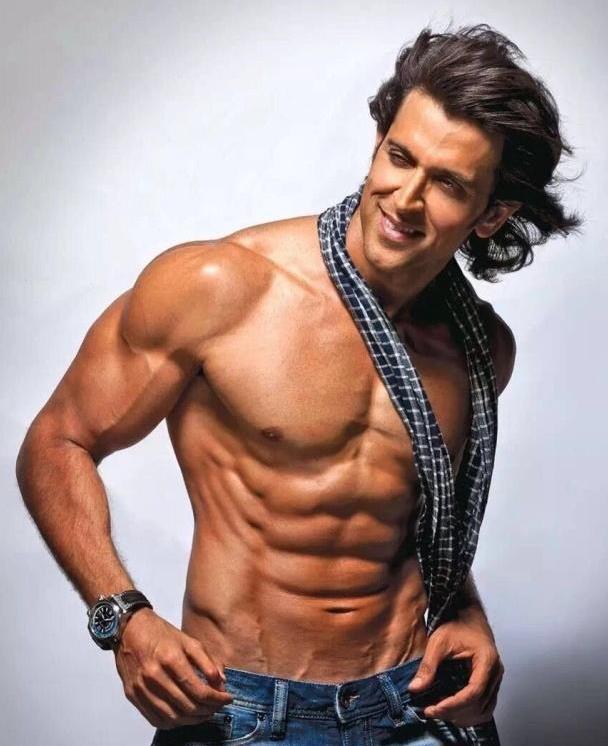 印度頂級男星個個都是健身狂魔三大汗年過50歲身材管理依然一流