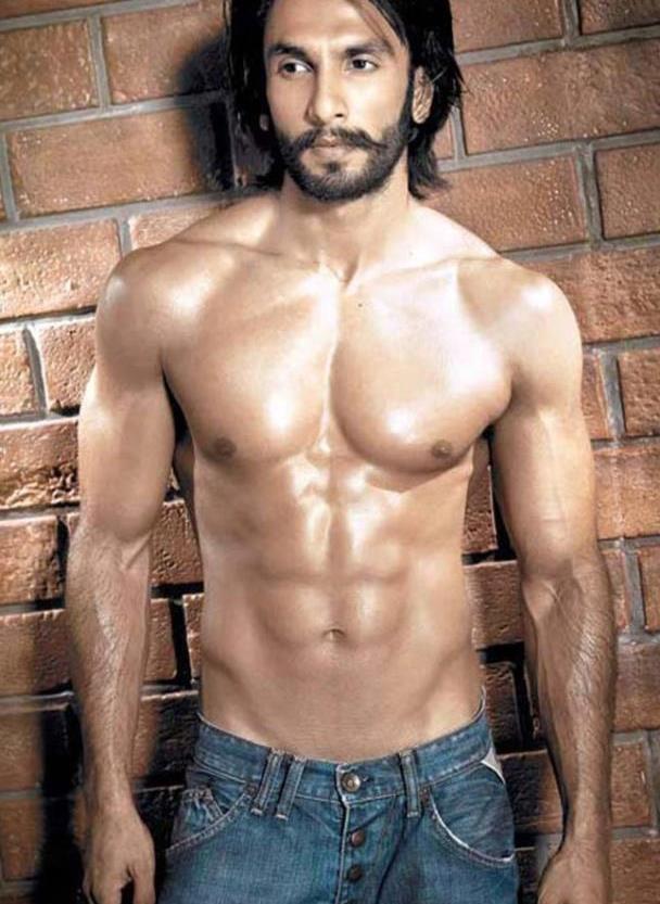 印度頂級男星個個都是健身狂魔三大汗年過50歲身材管理依然一流