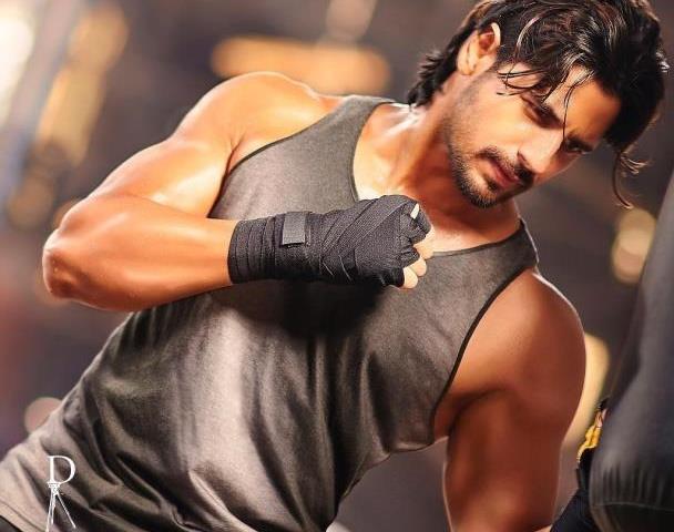 印度頂級男星個個都是健身狂魔三大汗年過50歲身材管理依然一流