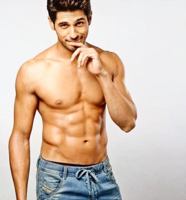 印度頂級男星個個都是健身狂魔三大汗年過50歲身材管理依然一流