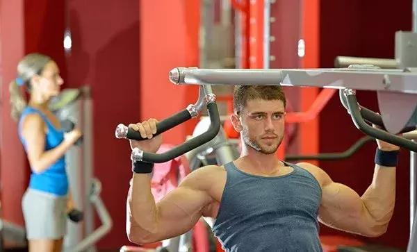 營養健身品吃前需要吃什么_健身前需要吃的營養品_健身營養品怎么吃