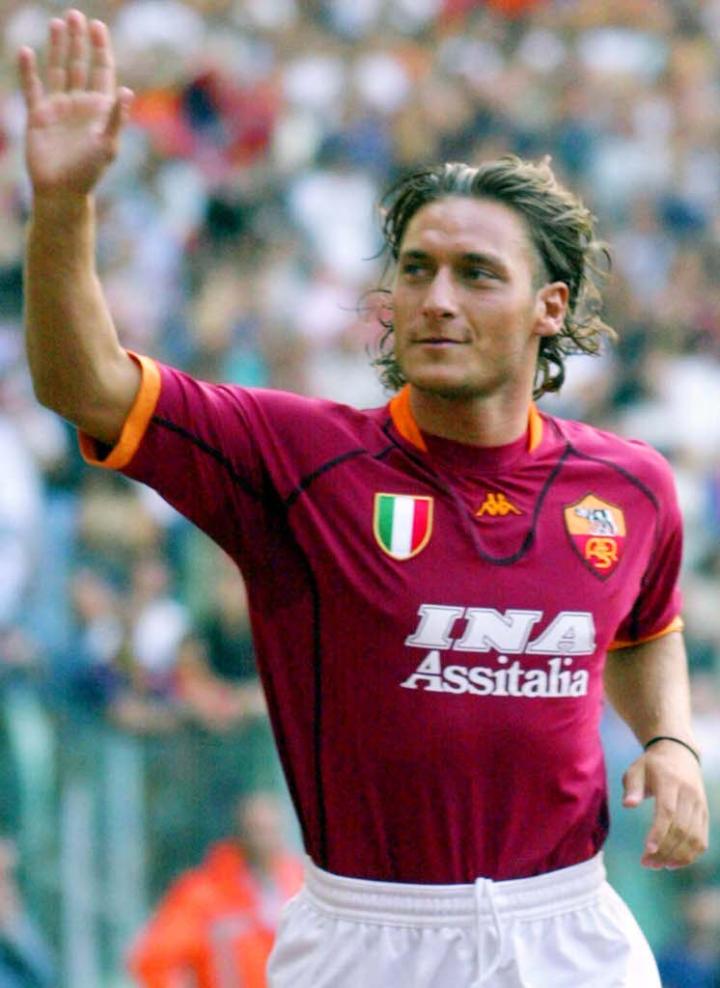 足球俱樂部歷史隊服_足球俱樂部歷史隊服設計_各個足球俱樂部的球衣