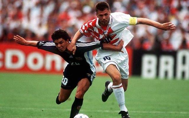 皇馬隊史最佳球員_皇馬歷史最佳陣容足球_皇馬最佳陣型