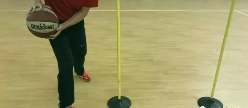 籃球傳切教案_傳球教案籃球技巧換手左右擺動_籃球左右換手傳球技巧教案